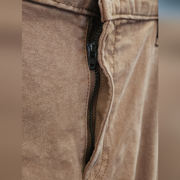 👖 Men’s Tan Jeans – Size 38x30, NWT, Classic Fit, Versatile Style - Picture 4 of 11